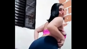 Novinha gostosa da zona sul dançando