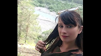 La lingerie sous la tenue était sublime ! Ça c'est un aperçu mais je charge ...