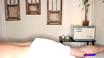 thumb relax with elli  e  