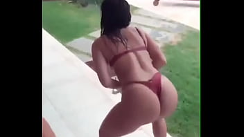 ANITTA REBOLANDO YUMMY