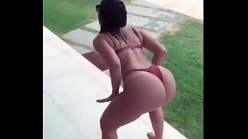 ANITTA REBOLANDO YUMMY