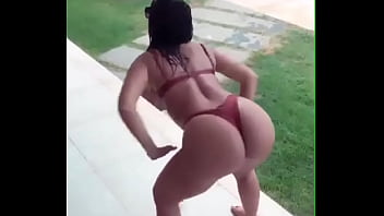 ANITTA REBOLANDO YUMMY