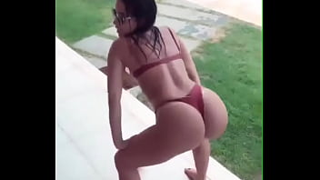 ANITTA REBOLANDO YUMMY