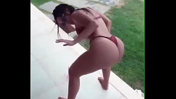 ANITTA REBOLANDO YUMMY