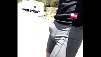 Balade en centre ville avec bulge bien visible