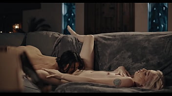 Nasse Lulu Zerrt Lexi in Ekstase