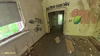 Dehnungsübung in Lost Place