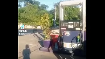 Puta foge após ser fudida no carro e colocada na mala