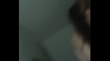 Fille Blanche Assise En Secret