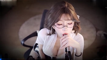 Zhang Ailing Fan Festival OL who was caught by the unspoken rules of the office. The most domestic and foreign ASMR large-scale paid welfare station on the entire network. For more information, please go to Telegram t.meaceasmr