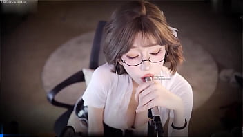 Zhang Ailing Fan Festival OL who was caught by the unspoken rules of the office. The most domestic and foreign ASMR large-scale paid welfare station on the entire network. For more information, please go to Telegram t.meaceasmr