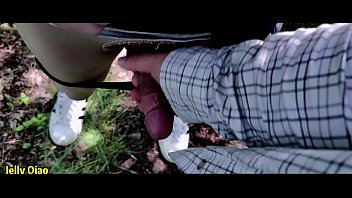 Asian shemale Jelly Qiao outdoor blowjob