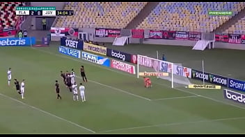 Novinho com cara de angry birds bota velha senhora brasileira pra mama