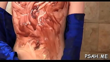 Une Fille Passionnée Ne Porte Rien En Posant