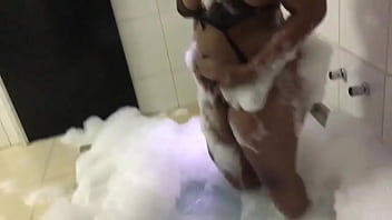BRUNETTE IN THE FOAM BATH SENSUALIZING