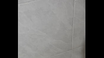 Me la jalo en el baño