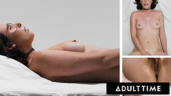 Bettlaken-Qual mit Casey Calvert