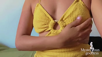 thumb um pregador no  grelinho e um vibrador entrand ibrador entrand ibrador entrando