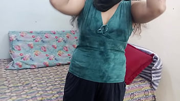 The step brother-in-law turned out to be crazy about the bhabhi's pussy, Debor Bhabhi's chut ka dewanaa nikla