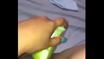 thumb niu0144a le gus  ta sacarse leche con un pl he con un pl