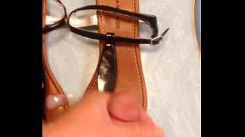 Putain De Chaussure - Tongs En Cuir Noir Rampage