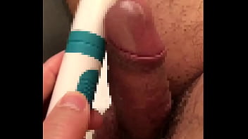 健太郎セルフ電マ亀頭責め(1/3)