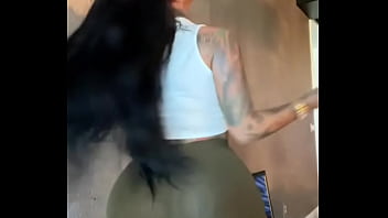 Mon Nouveau Top Décolleté Et Mes Leggings Courts