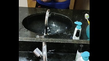 Mostrando a mala