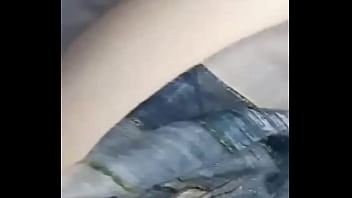 GretaLa - senza slip davanti il giardiniere