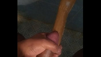 Jugando con gran dildo