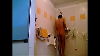 sebastdomi sous la douche gay homme