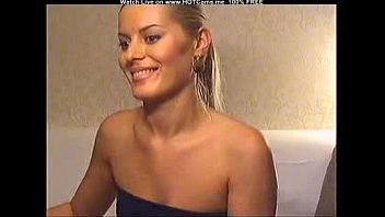 Sexy Blonde Strip Et Jouer