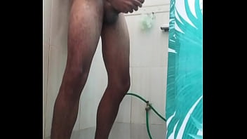 Se Masturber Sous La Douche