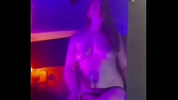 Strips Chienne Sexy Off