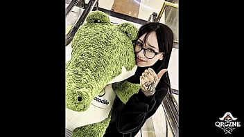 thumb she won a plush  alligator toy and was very th and was very th and was very tha
