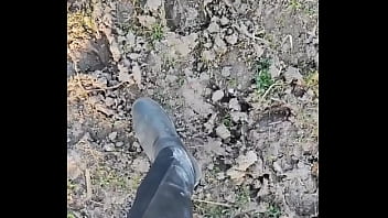 TRAILER : CAVALI&Ecirc_RE SADIQUE - L&Ecirc_CHE MES BOTTES SALES Mets toi &agrave_ genou ...