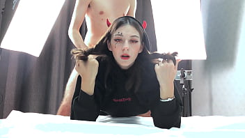 Дьяволица Трахается и Сосет на Хэллоуин! Большая Порция Кончи Внутрь её Киски