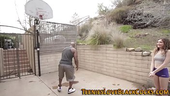 Little teen takes bbc - XVIDEOS.COM 