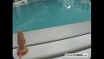 Awesome boobs lesbiche che giocano in una piscina NL-2-03