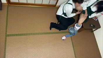 "Ah, there... no..." In the break room at my part-time job, my part-time leader said he would give me a massage, and gradually...