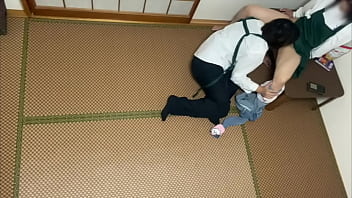 "Ah, there... no..." In the break room at my part-time job, my part-time leader said he would give me a massage, and gradually...