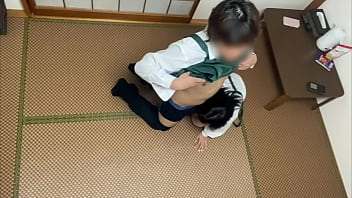 "Ah, there... no..." In the break room at my part-time job, my part-time leader said he would give me a massage, and gradually...