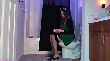 Starbucks Cat Girl Sage Eldritch in Fishnets Peeing [Voyeur]