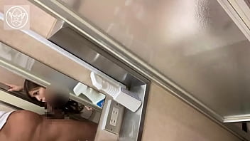 woman who can line up in an office building in Tokyo OL Blow monster