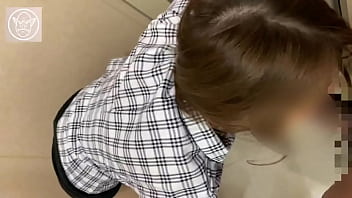 woman who can line up in an office building in Tokyo OL Blow monster