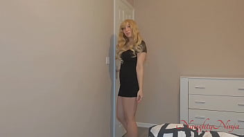 thumb step mom accide  ntly falls on my dick while s my dick while sh y dick while sh