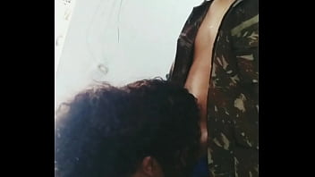 Foda gostosa com Novinho militar Fardado