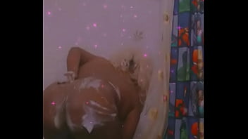 Transsexuelle Latina Épaisse Exhibant Son Gros Cul