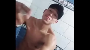 Macho  baila ridiculamente peru