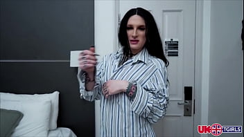 thumb groobyclub spre  ad in bed  